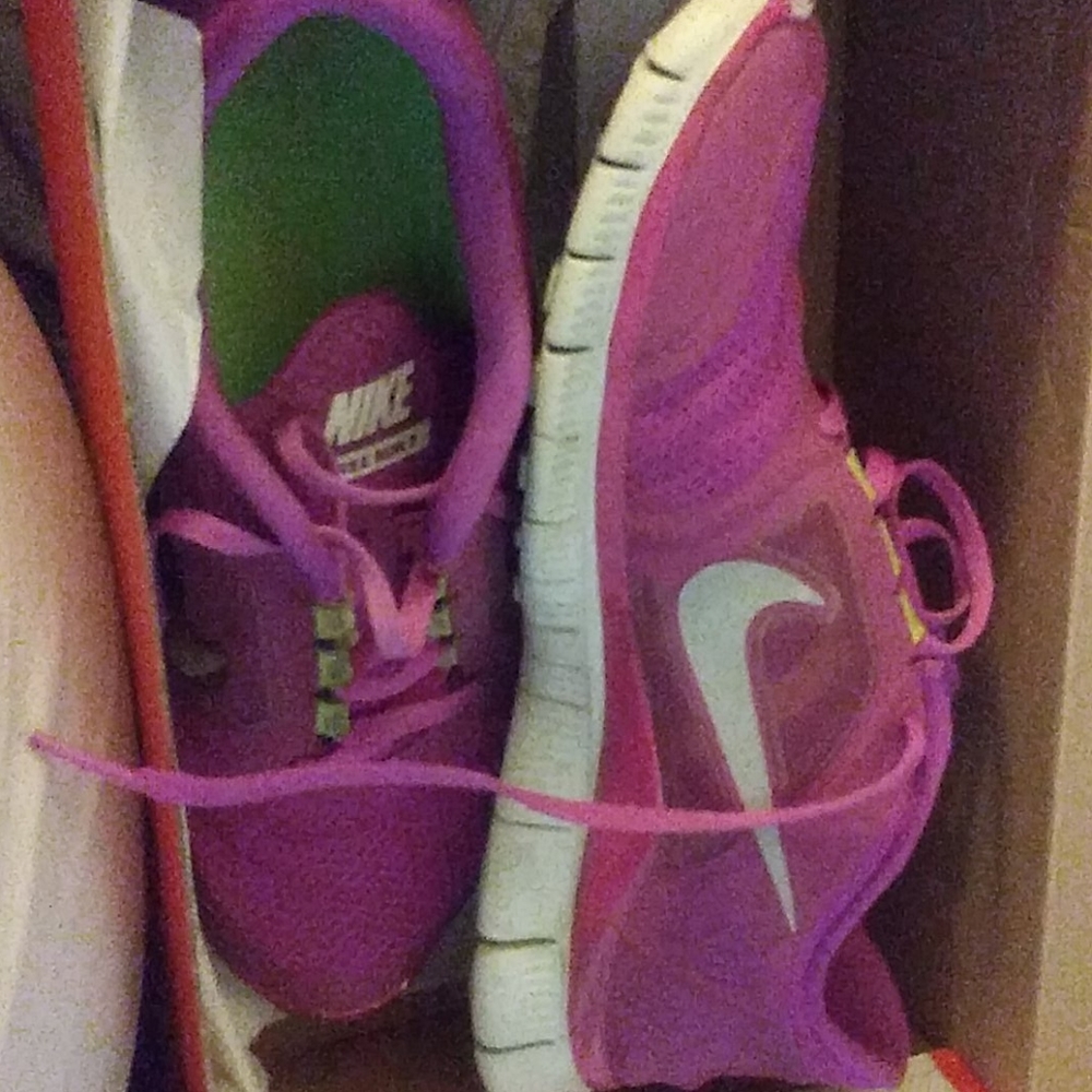 Women's size 9 and 1/2 Free Run Nikes